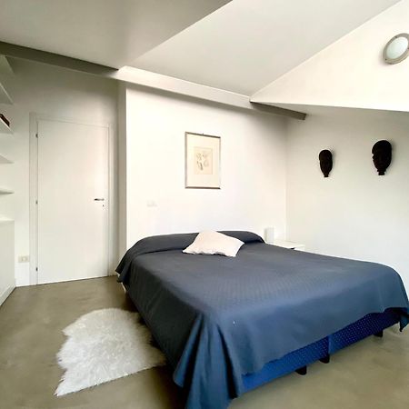 Sant Ambrogio Courtyard Room In Shared Flat Милано Екстериор снимка