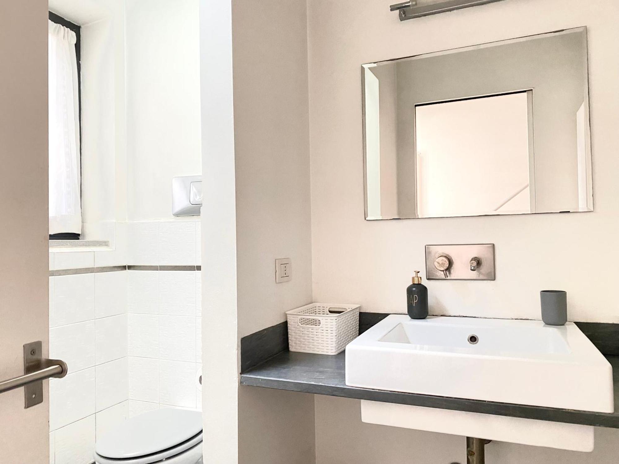 Sant Ambrogio Courtyard Room In Shared Flat Милано Екстериор снимка