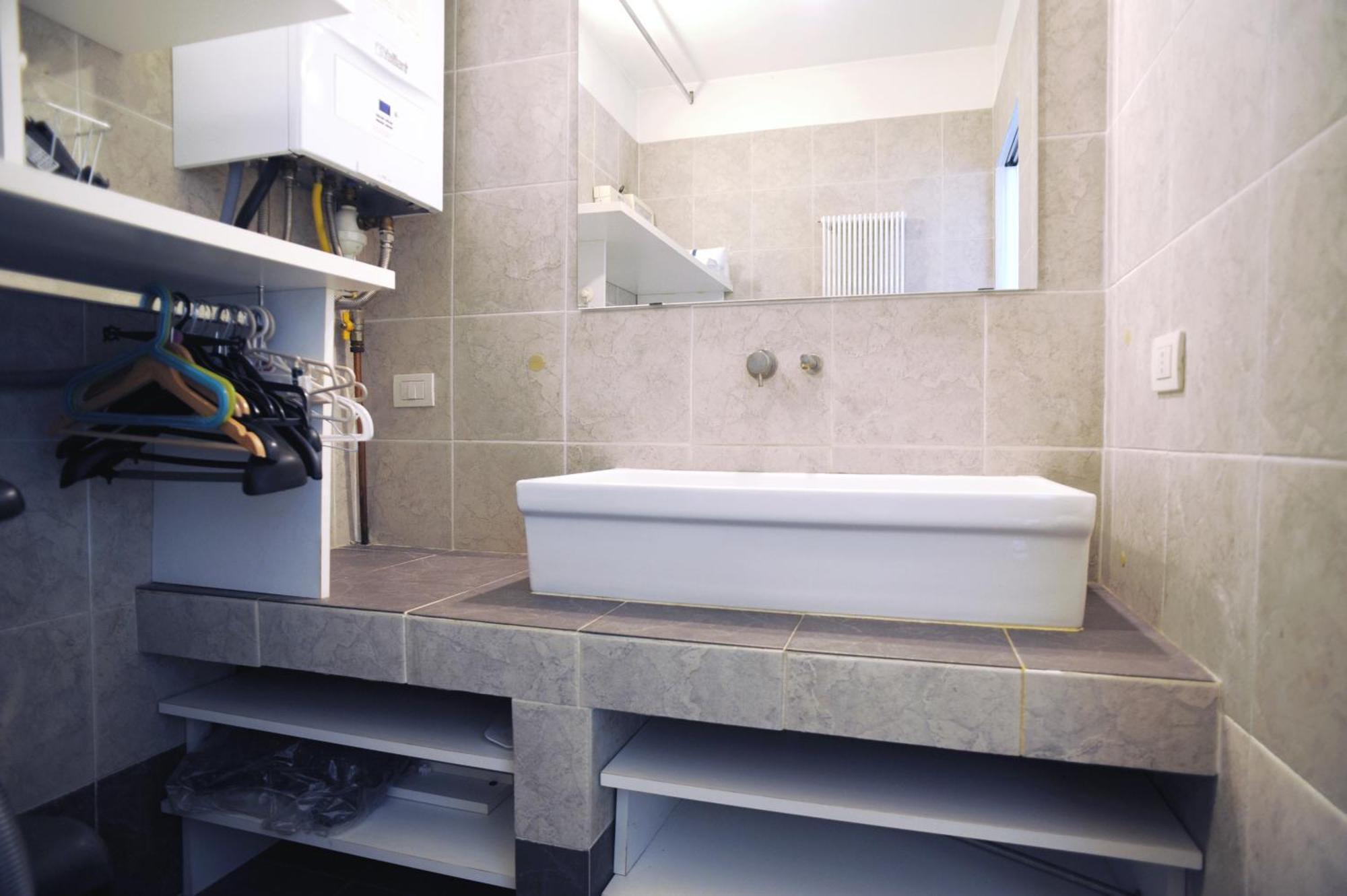 Sant Ambrogio Courtyard Room In Shared Flat Милано Екстериор снимка