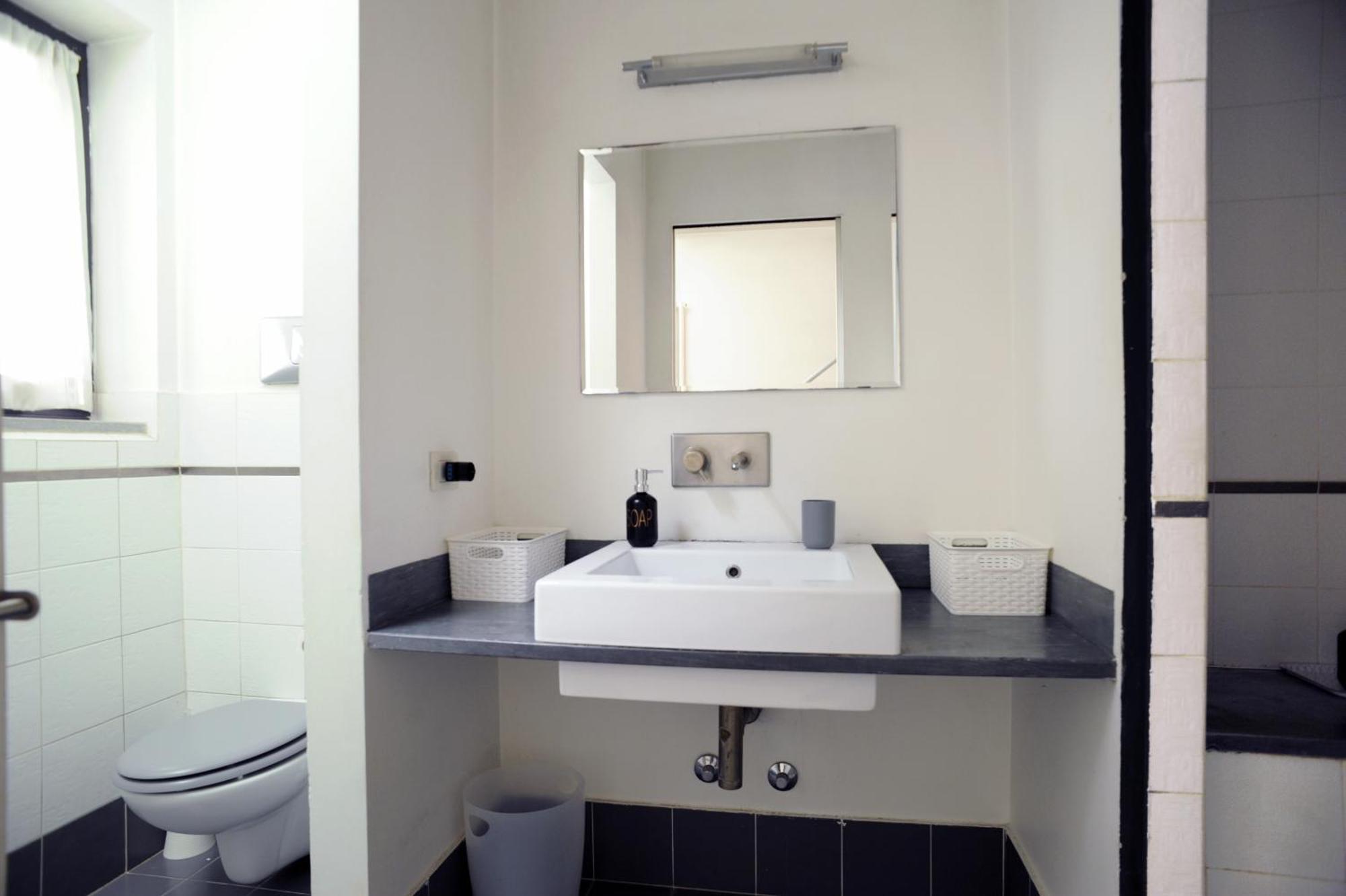 Sant Ambrogio Courtyard Room In Shared Flat Милано Екстериор снимка