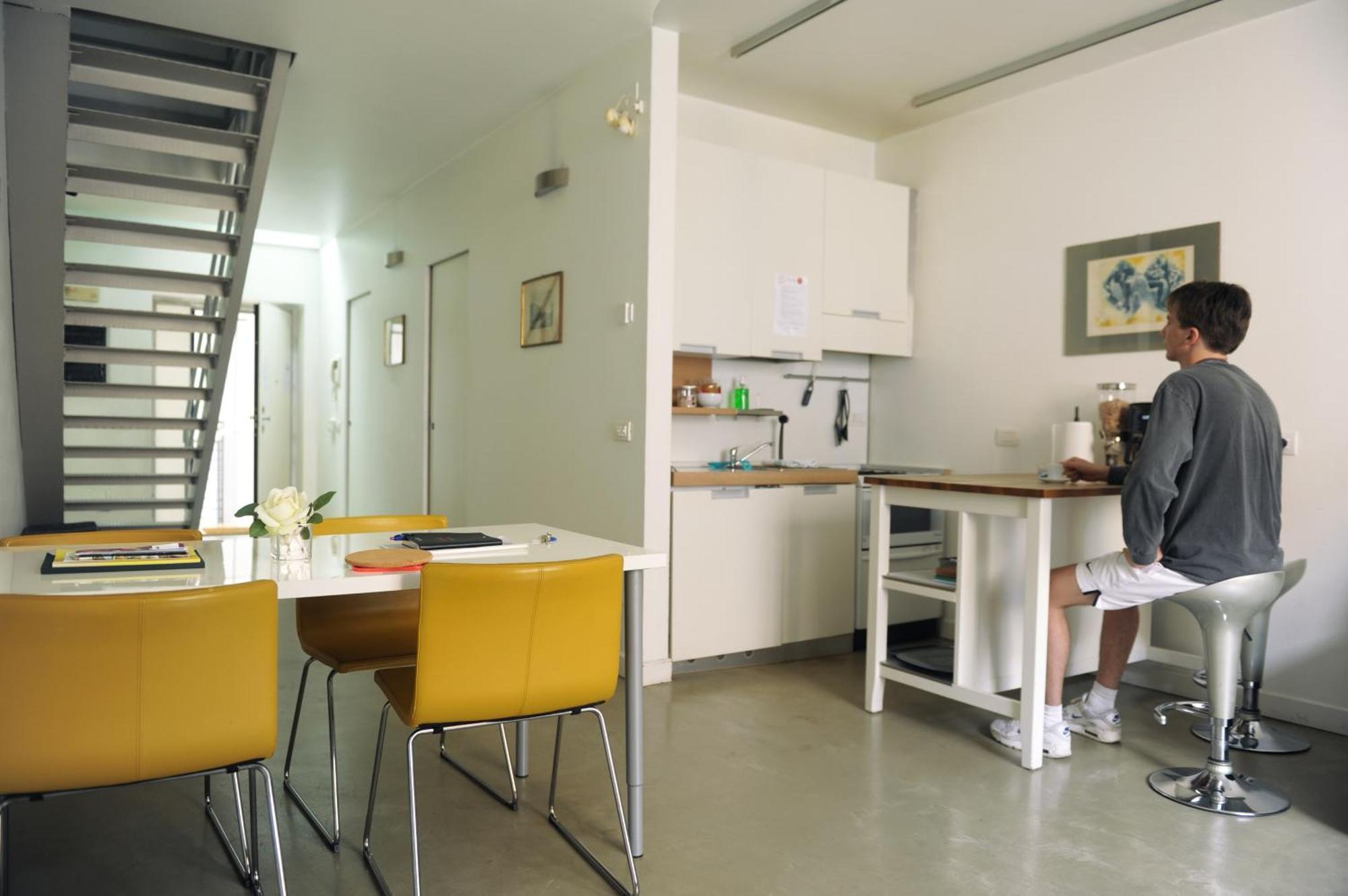 Sant Ambrogio Courtyard Room In Shared Flat Милано Екстериор снимка